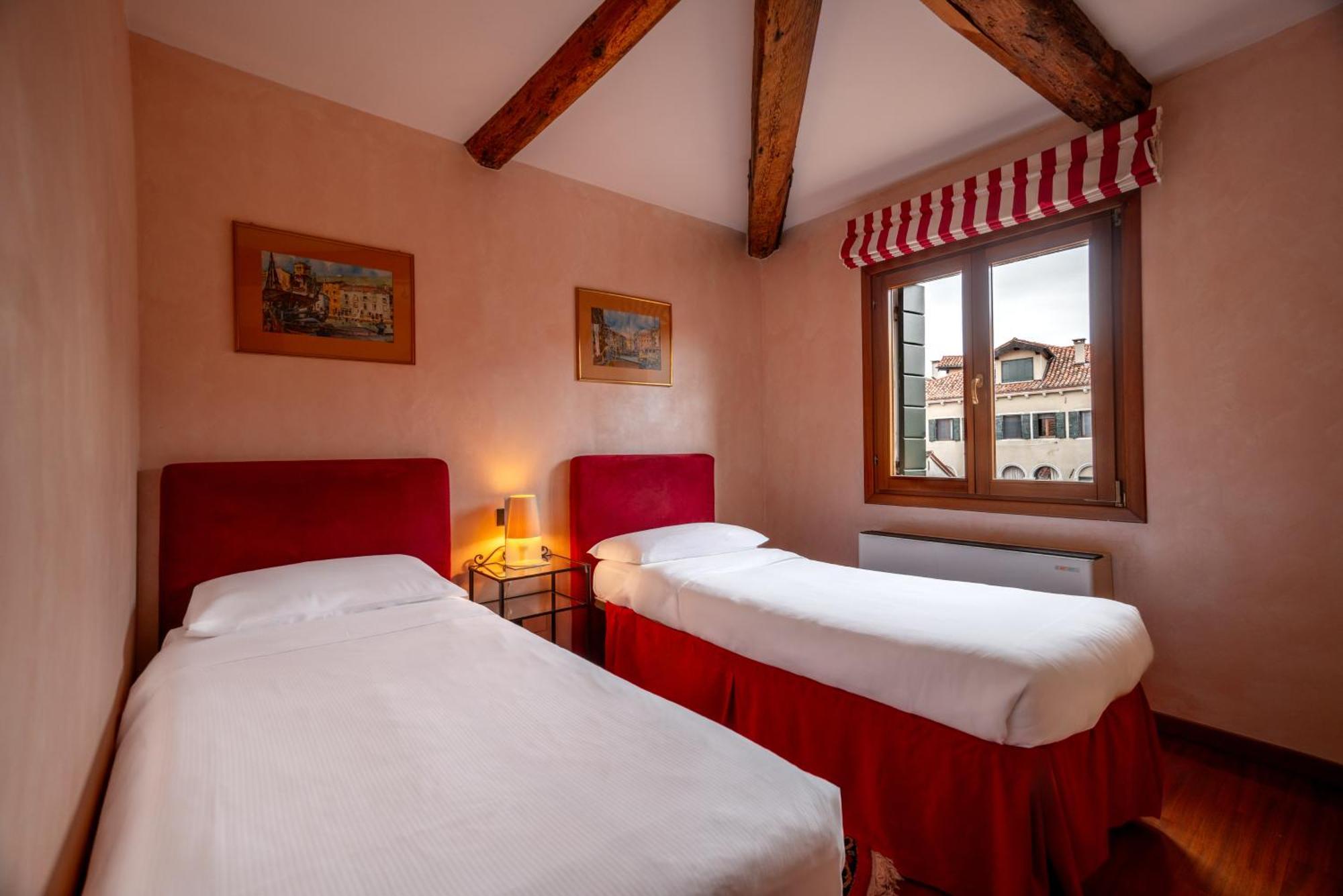 Palazzo San Luca Hotel Venice Bilik gambar